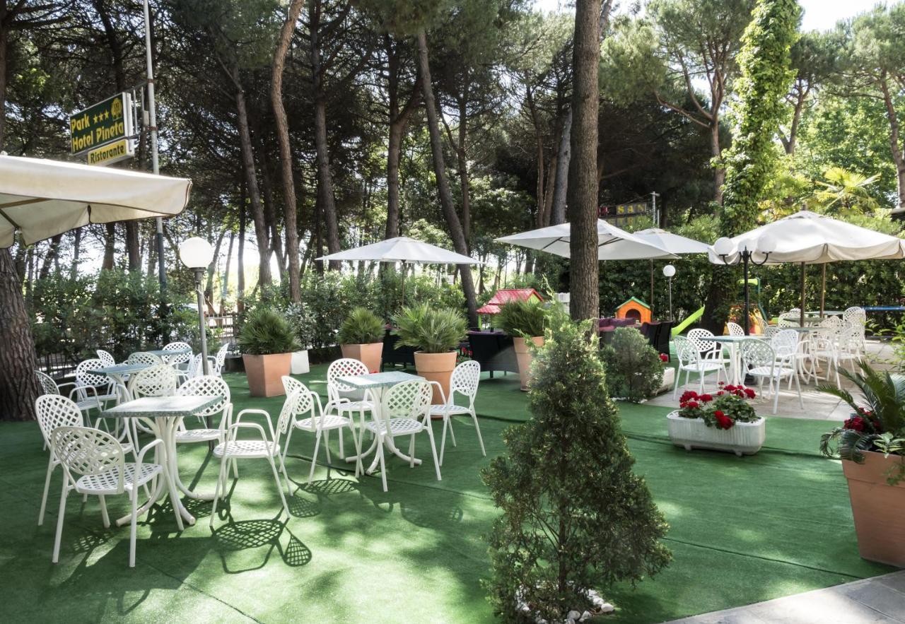 Park Hotel Pineta Червія Екстер'єр фото