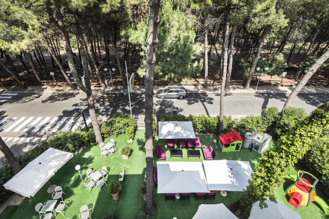Park Hotel Pineta Червія Екстер'єр фото