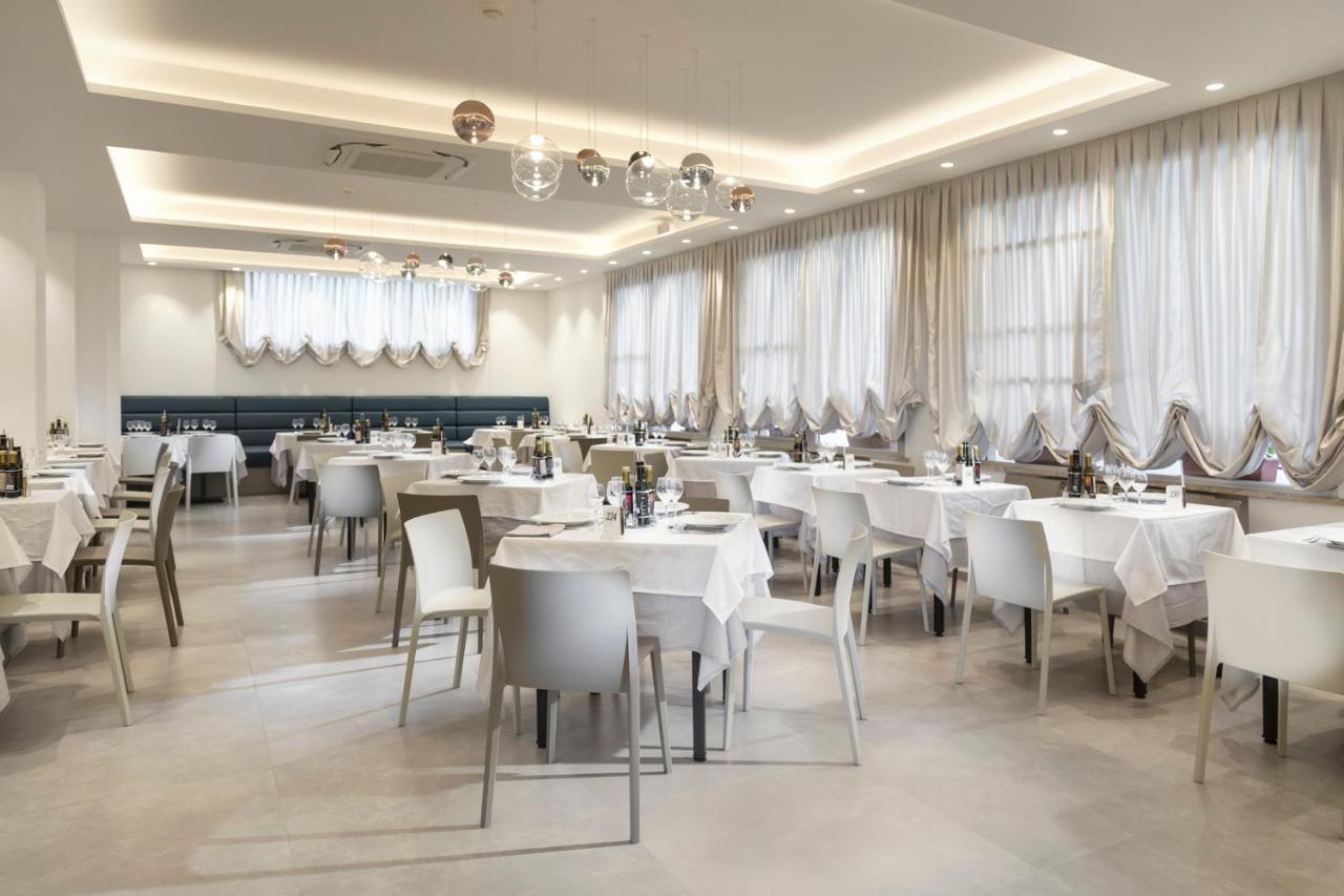 Park Hotel Pineta Червія Екстер'єр фото